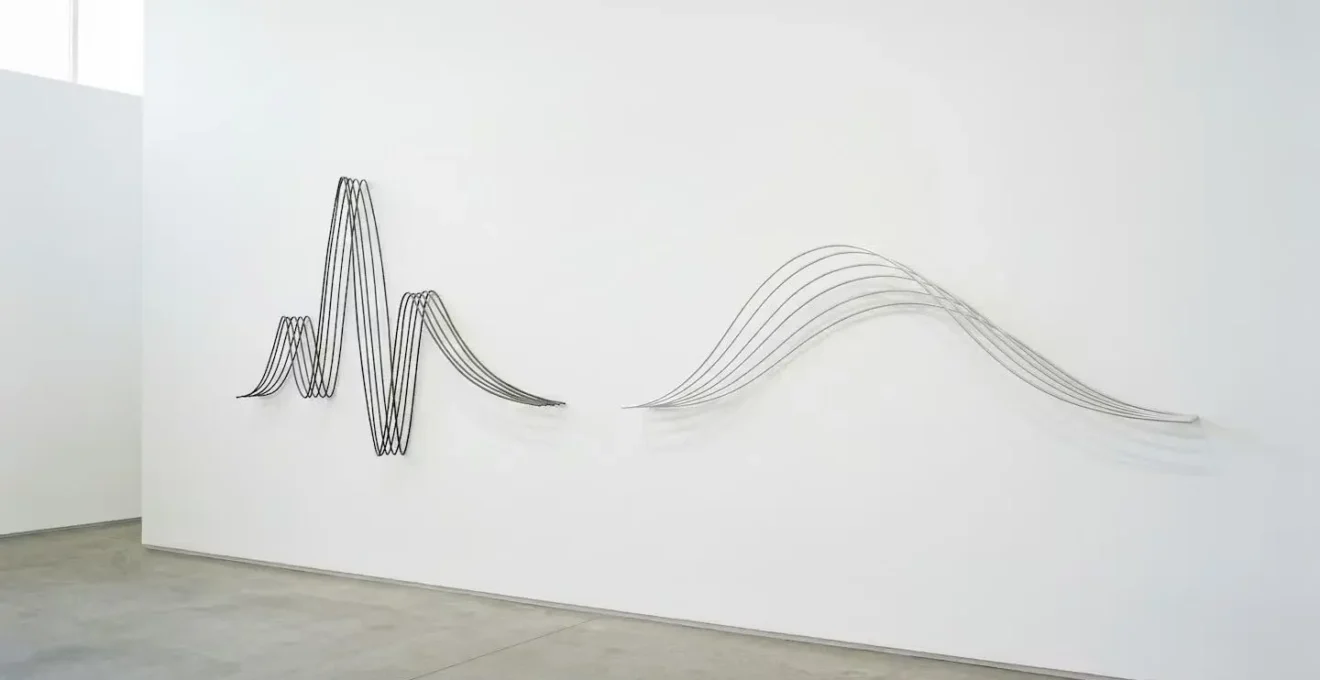 Graphique stylisé montrant deux courbes d'absorption de nicotine dans le temps, l'une avec un pic rapide, l'autre progressive